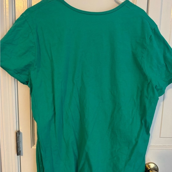 Beautiful happy flower tee shirt that can be dressed up or down. Must have - Picture 4 of 7